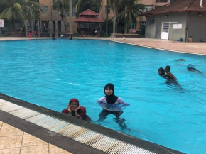 budget Homestay and selesa with big swimming pool